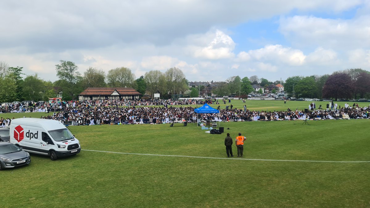 EidatWardown's tweet photo. Here are just some of the pictures taken at the Eid At Wardown event, which took place on Monday 2nd May.
 
Almost 3,000 + came together from many different ethnicities and cultures to celebrate the end of Ramadan.
 
It was a joyful, colourful,... https://t.co/qQ7NklxD9g