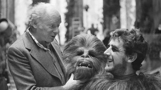 RT @BlogMovieFreak: Le maquilleur Stuart Freeborn et Peter Mayhew #StarWarsDay https://t.co/CmvjoDtRNg