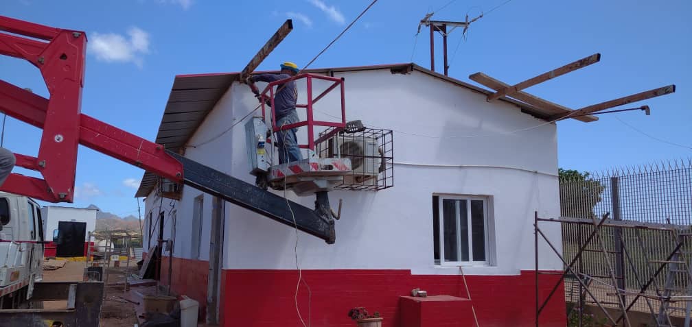 MPPOP_NE's tweet photo. #ObrasPúblicasAvanza en #NvaEsparta, En articulación con #GasComunal tal como instruyó el Ministro @GRaulparedes realizamos abordaje a la Planta de llenado Indio Macanao para restaurar sus instalaciones, con lo que se beneficiarán 8.000 familias de #Tubores y #Macanao https://t.co/33TeDfoyQD