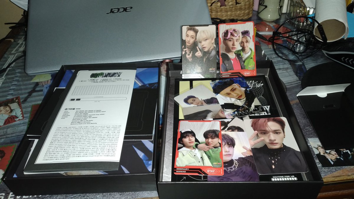 daphhh_2's tweet photo. Thank you @JoahaeyoPH!!! nakaka-omg pulls ko jusko and ung hyunjin freebie, lovette<3 secured na secured kaso nagkakonting dent sa isang edge ng cover pero oks lng nangyayari tlga un:D  #JoahaeyoPHFeedbacks https://t.co/gNuBOrJJ3B