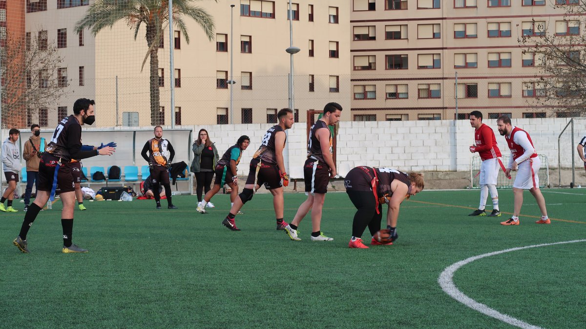 ExtremaduraFAFF's tweet photo. 🏈 Llega el final de la Liga de Flag Football Extremeña 2022.

🗓️ Este sábado, desde las 🕓 16:00h en los 🏟️ Campos Nueva Ciudad de @ayto_merida, se disputará:

➡️ 3º - 4º PUESTO
#Vitors☑️ 🆚 #BlackStorks⚫️

➡️ FINAL
#Romanos⚔️ 🆚 #Ducks🦆

✍️ Previa ⤵️
https://t.co/Wboo3RhBW8 https://t.co/02WEL8Bv8e