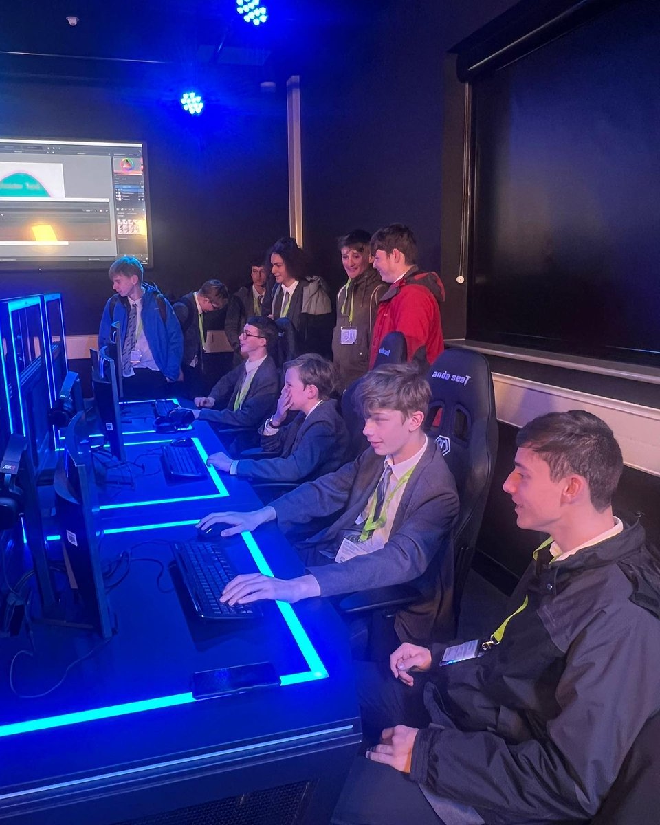 NorthamptonColl's tweet photo. From branding your own Esports team, to getting lost in space and sculpting a monster in a mud box, students from local schools have been #CreatingDigitalFutures to mark #StarWarsDay as part of our ongoing #IgniteTheSpark initiative.
#maythe4thbewithyou https://t.co/FPVo7GD0CK
