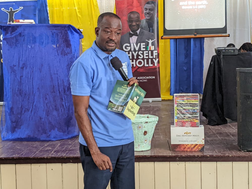 PhebeSaved's tweet image. Prophet Dag said his books don't just lie there, it gets up and walk. 
Pssst... a place called Kwakwani!
#GTWGY
#BshCollins