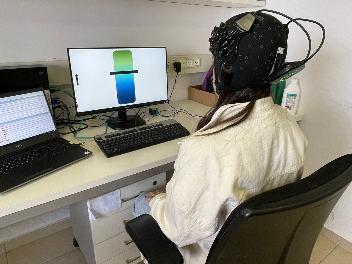 ThePlasticity's tweet photo. Can we enhance consolidation (n-back task) using neurofeedback?
Another cool study in our lab, by Neta💪 https://t.co/6RkbjUd9Bz
