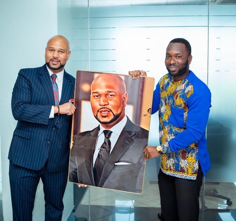 Esquiremoore's tweet photo. Before I left Ghana, Accra yesterday @philthegreatgh presented me with my portrait. I was pleasantly surprised and honored by his kind gesture. #TravelsWithThePrez https://t.co/613eaReDad