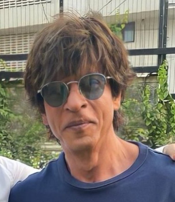 beingavni411's tweet photo. लगातार 8 साल से फ्लॉप फ़िल्में देकर 5 साल घर पर बेरोजगार बैठने के बाद कुपोषड़ का शिकार हुए शाहरुख खान | https://t.co/7qTSg7qQj8