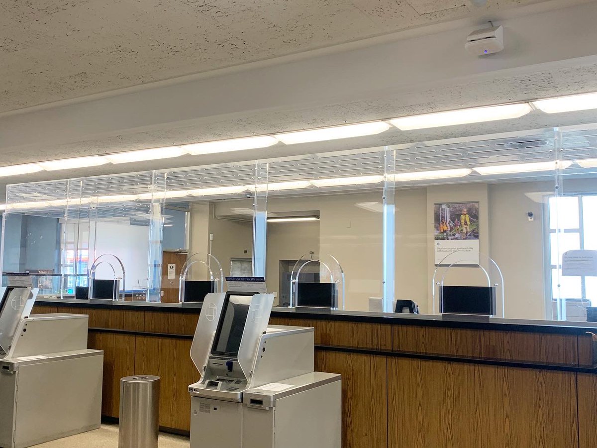 nywindowfilm's tweet photo. Before ➡️ After adding frosted film for Bank Tellers. Privacy at its finest! https://t.co/75XOQfIWar