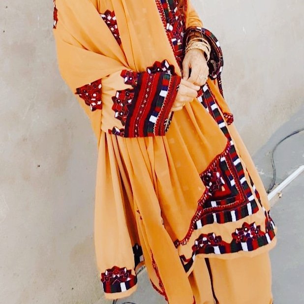 AzzatMahdem's tweet photo. اس نے کہنا تھا فقط عید مبارک مجھ کو۔۔

اور مری عید نے تہوار میں ڈھل جانا تھا۔۔۔ https://t.co/EPlzTpBPUO