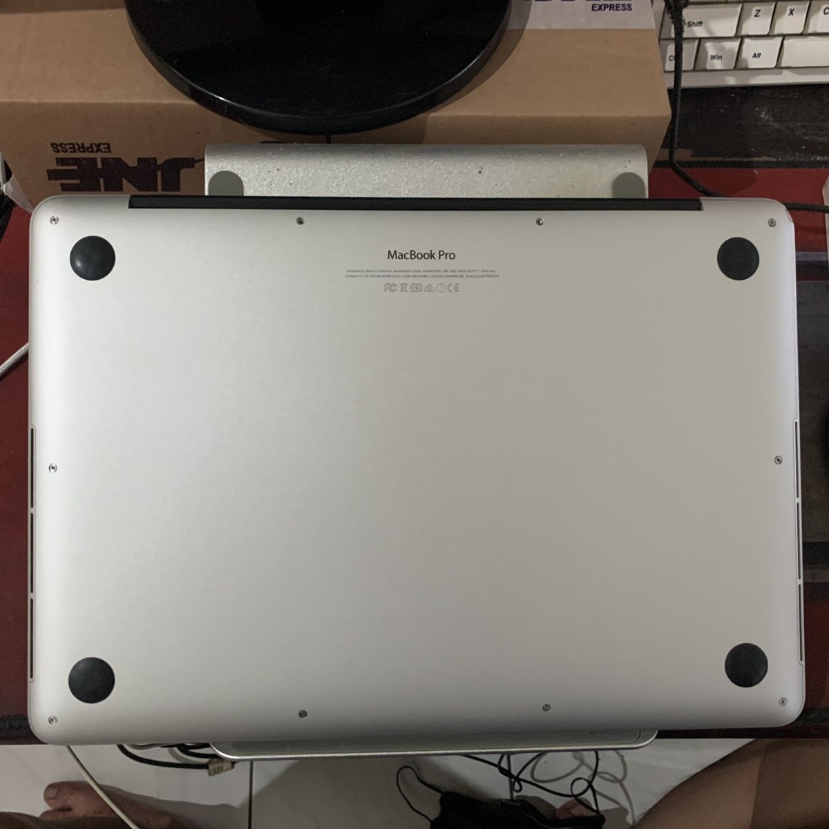 erlanggajan's tweet photo. For Sale Macbook Pro 2015, Full Set, for more pict, spec &amp; price dm yaak https://t.co/zcK2geNEbV