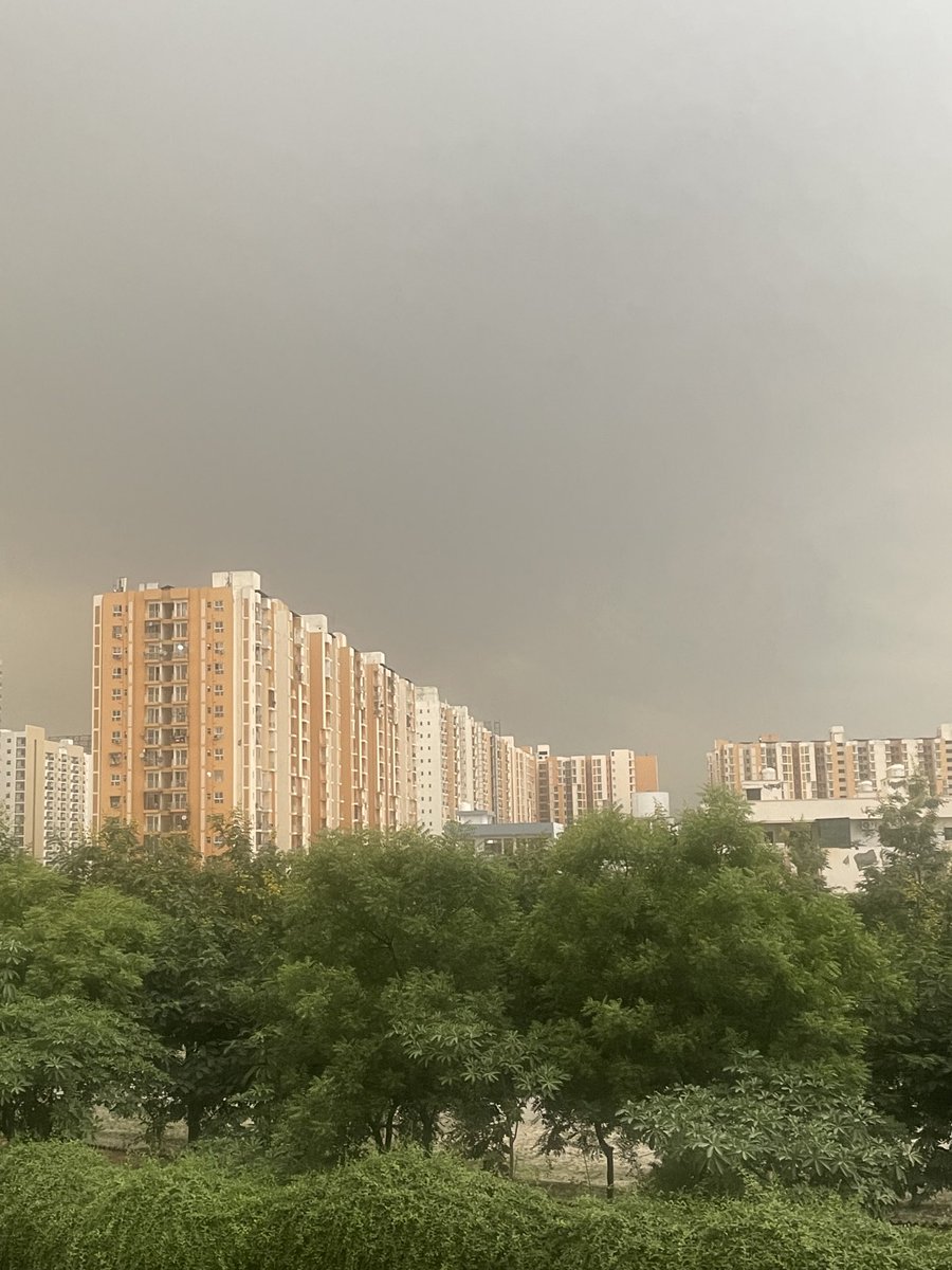 Narayan1Ra's tweet photo. About to rain☔️🏖 https://t.co/tLYI90e1HJ