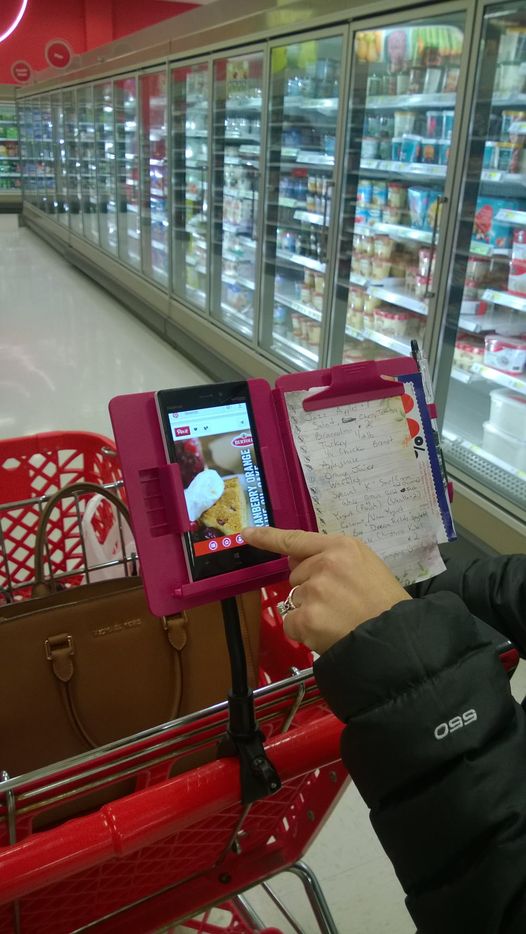 GalsShopper's tweet photo. Shop looking up n hands free! I use it at #kroger #Hannafords #Albertsons #safeway #wegmans #pricechopper #acme #stopandshop #publix #winndixie #piggleywiggley #Shoprite #Walmart #SamsClub #Target #Costco #BJs #Giant #gift #shipt #instacart #recipe #mothersday #food #kid #cooking https://t.co/xdWf6QmjdA