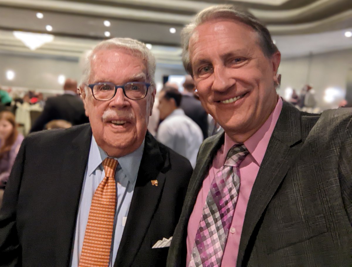 Chet_JimChesko's tweet photo. Great evening at @PSWABanquet with a bunch of all-time #PhillySports greats! #LouNolan #DickVermeil @JoeWatsonHockey #JimmyWatson #Eagles @FlyersAlumni #PSWAbanquet https://t.co/sK29YSBFTv