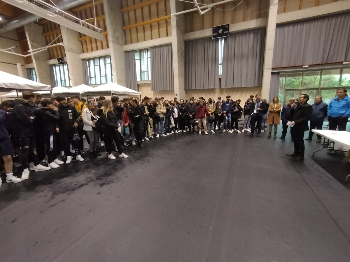 AjuntamentAlcoi's tweet photo. 👥 Hui ha tingut lloc a la ciutat una nova edició de l'Alcoianada, que ha comptat amb la participació de 10 centres educatius, quasi 600 alumnes i 40 docents‼️

#ALCada22 #wmcp22 https://t.co/s3AraY73FF