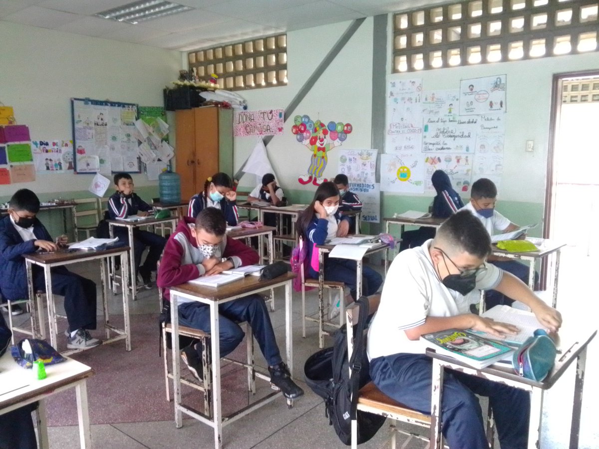 Visita de acompañamiento supervisores y enlaces a la UEN Andres Bello  @MPPEDUCACION
<a href="/_LaAvanzadora/">Yelitze Santaella</a> <a href="/yelitzePSUV/">Yelitze</a>
@ZonaEducTachira
<a href="/Berzabethg1/">Berzabethgandicaoficial</a> <a href="/DGEFDMPPE/">Dirección General De Educación Física Y Deporte</a>
<a href="/COMUNIDADESED15/">DIV. COMUNIDADES EDUCATIVAS TÁCHIRA</a>
<a href="/edward_arellano/">edward saint</a>
<a href="/DorisJi32185292/">Doris Jimenez</a>
<a href="/Arnaldo34696122/">ARNALDO GUZMÁN</a> <a href="/d196c9969b8e49a/">Andreina Escalante</a> <a href="/cra_andrebello/">Cra Municipio Andrés Bello</a> <a href="/RedAndresBello/">Red Educativa Andrés Bello</a>