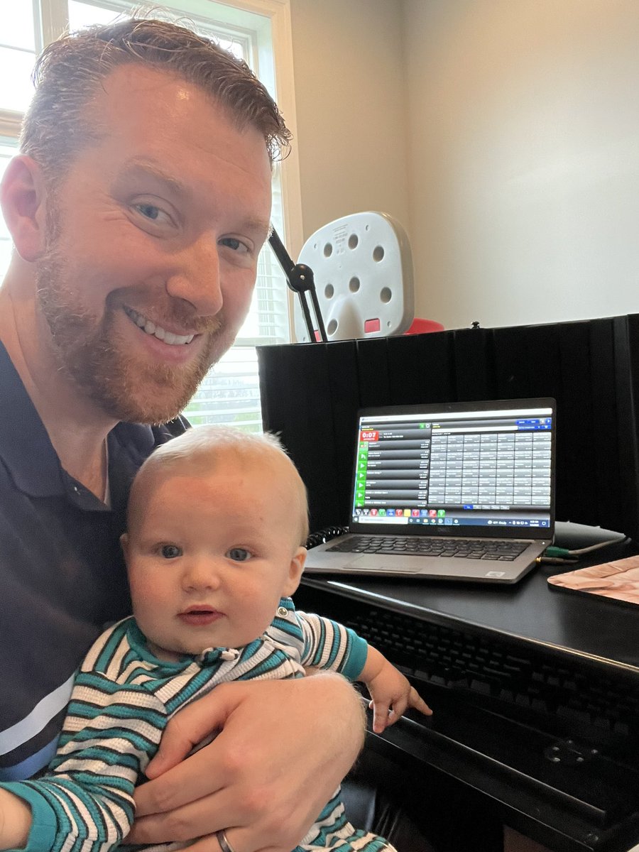 EndZnLeprechaun's tweet photo. #ThisisWorkingFromHome #TeamPXY @98PXYRochester https://t.co/ZeVKIHsdqw