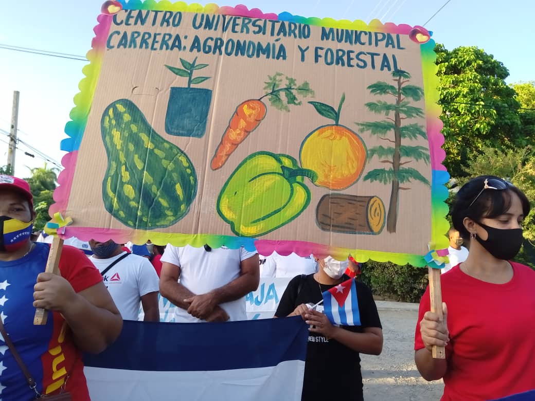 jsaborido50's tweet photo. El apoyo de los centros universitarios municipales (CUM) y las filiales es decisivo para garantizar el proceso docente-educativo, la superación de cuadros y el desarrollo local, trabajando de conjunto con los gobiernos y organizaciones territoriales
#EducacionSuperiorCubana #Cuba https://t.co/S5yVTstiRd