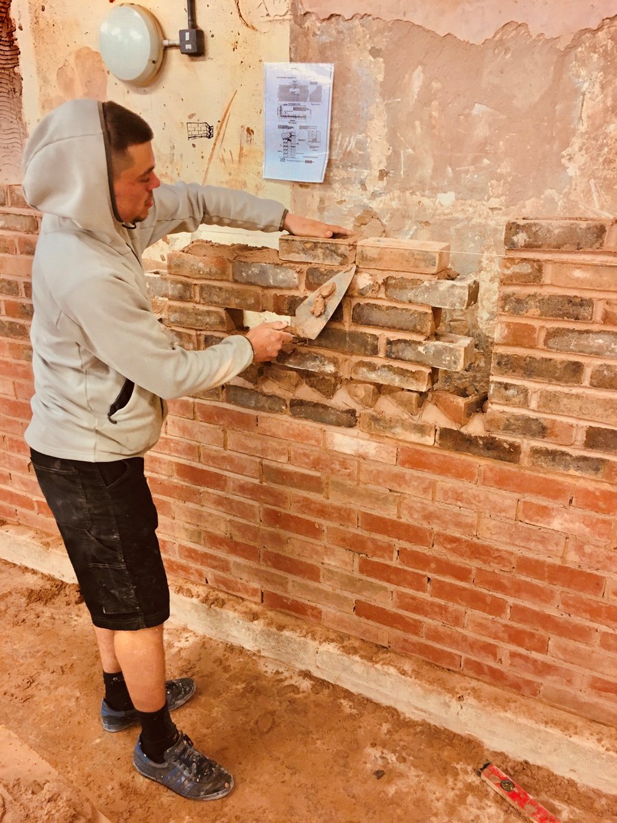 Shoutout!!📣
Apprentice Alfie working using profiles to construct half brick walling of his own design.
#Skillscc #Construction #trade #Shoutout #constructiontraining