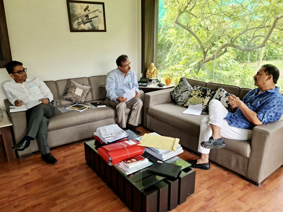 RajivPratapRudy's tweet photo. छपरा सिटी गैस पाइपलाइन को द्रुत गति देने के लिए दिल्ली में IOCL के ED श्री एस के झा के साथ समीक्षा बैठक

@PetroleumMin @MoPNG_eSeva @IndianOilcl @BJP4Bihar @BJP4Chapra https://t.co/MdmMx0vnsP
