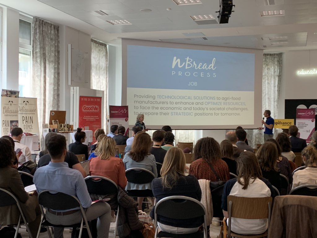 toasterlab's tweet photo. [LIVE] #NBread a développé une solution technologique pour valoriser les co-produits agricoles https://t.co/i6aehGNEVs🥕🍞 #DemodayTL #Durable https://t.co/yBX1JaLGIZ