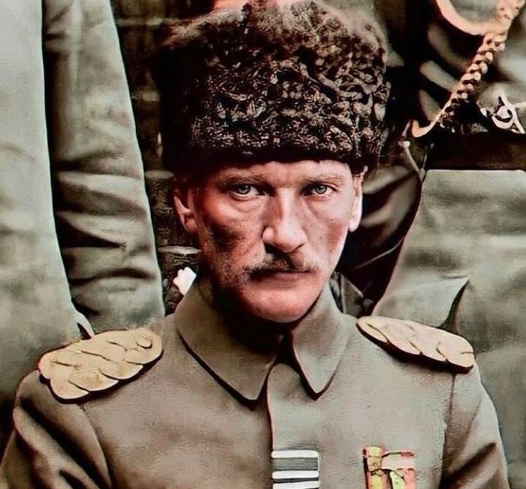 Uyuyan milletler ya ölür ya da köle olarak uyanır.