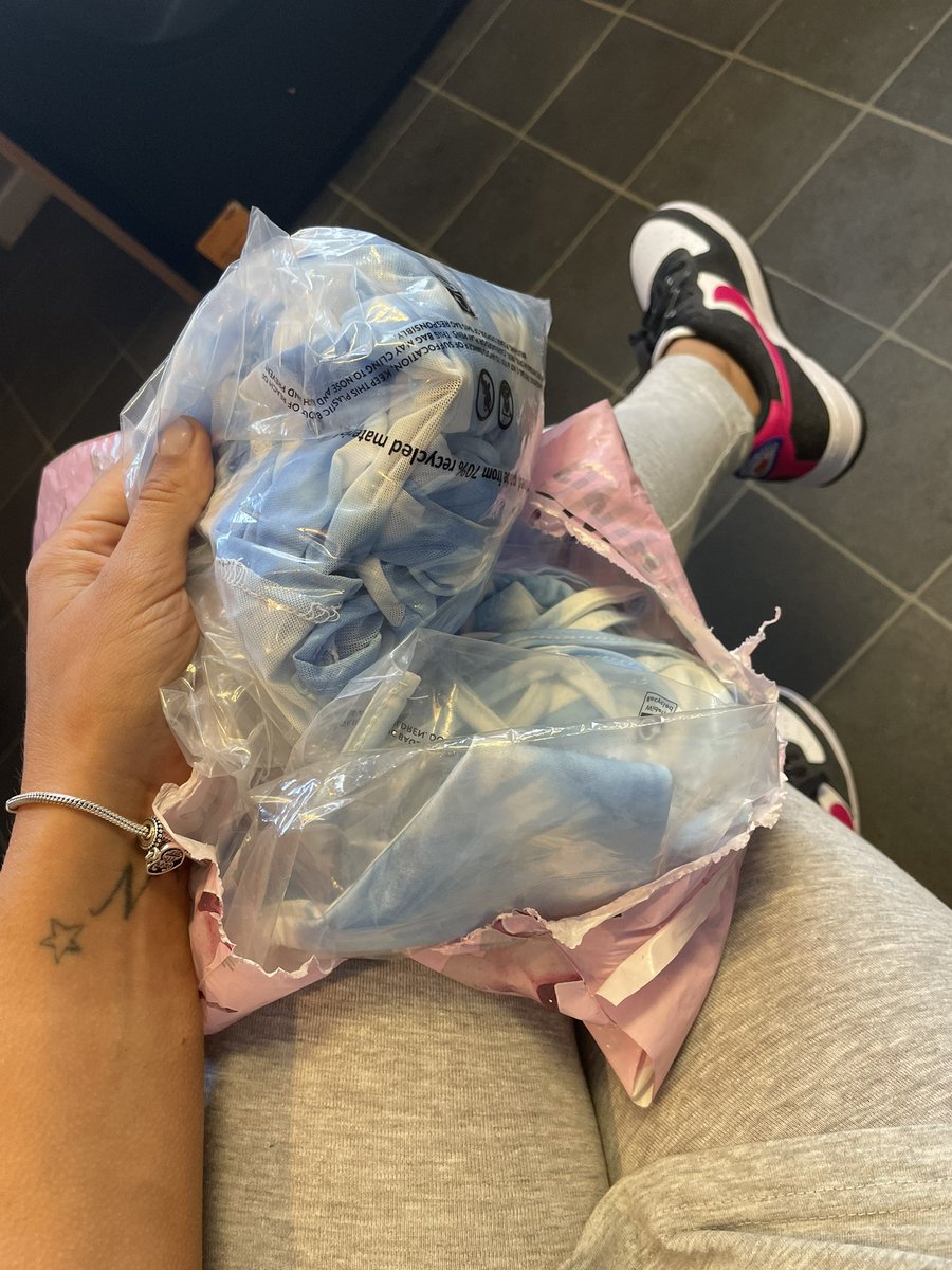 naomimoran91's tweet photo. @OfficialPLT_CS completely wrong order really miles apart from what I have ordered https://t.co/5R9zJQ7p7q