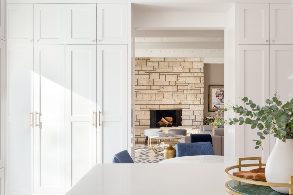Designs_AV's tweet photo. Salvage. We salvaged the stone fireplace surround for the renovation at #AVDLakeview2 as it adds so much texture and gives a nod to the original home.
Interior Design: @designs_av
Photography: @klassen_photography
#salvage #fireplace #renovation #texture #avdesigns https://t.co/A2trkHM37U
