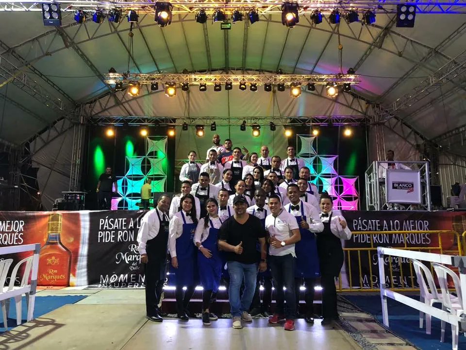 Carpala50's tweet photo. Con cada espectáculo que montamos en #CarpaLa50 hay muchas familias detrás, se crean cientos de empleos que tratamos de sostener con la constancia de los shows y eventos convirtiéndonos en un equipo unido por una mejor #calico https://t.co/tMwiH7MuIo