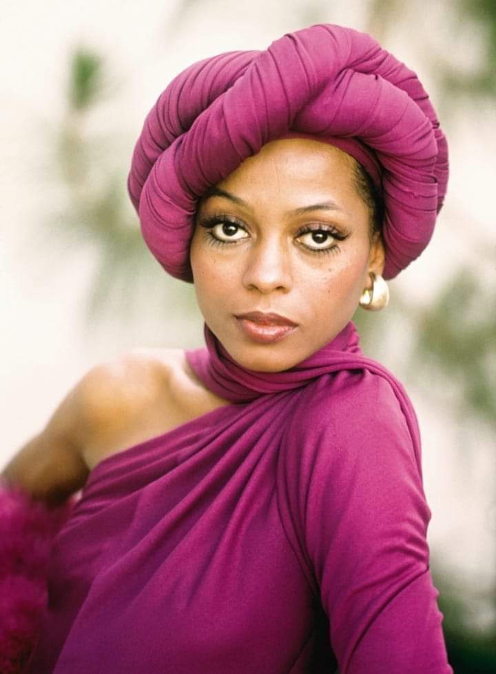 carla_bembry's tweet photo. Diana Ross wearing a head wrap even when it wasn't a hair trends.
#DianaRoss #headwrap #hairtrend https://t.co/bLGd6or213