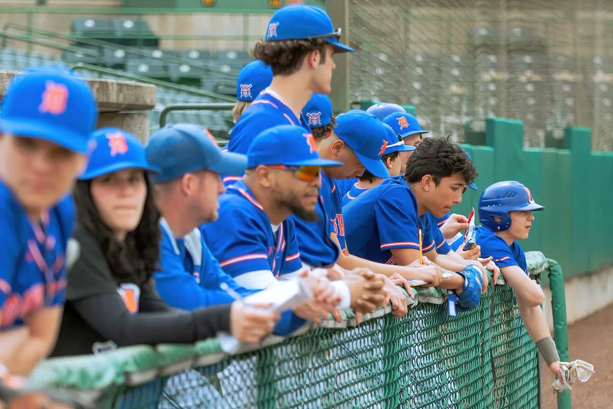 HatterBaseball's tweet photo. GAME DAY! Hatters travel to Darien today for a 4 pm game with the always well coached Blue Wave squad. Chasing win #11. #hatters #holdoffrain #nospikes #BmoGC #whynotus ⚾️📸 @DesignatedRpt https://t.co/DLzkm8hgzE