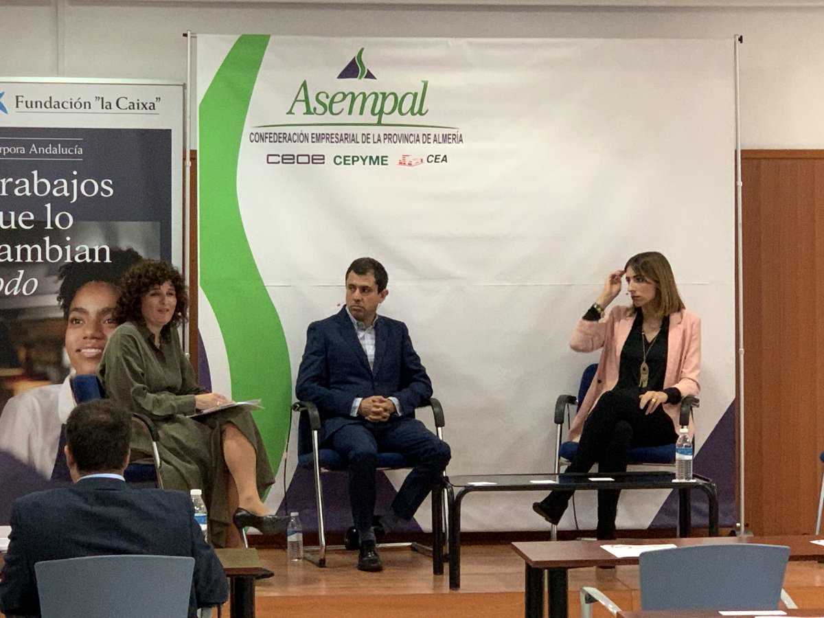 InnovaAlmeria's tweet photo. Hoy se ha celebrado en la sede de @asempal en @CamaraAlmeria unas jornadas de Responsabilidad Social Empresarial #RSE que han tenido como lema “Las empresas, motor de desarrollo social” y se ha dado a conocer el programa #IncorporaFundlaCaixa https://t.co/Pix5wDKHnm
