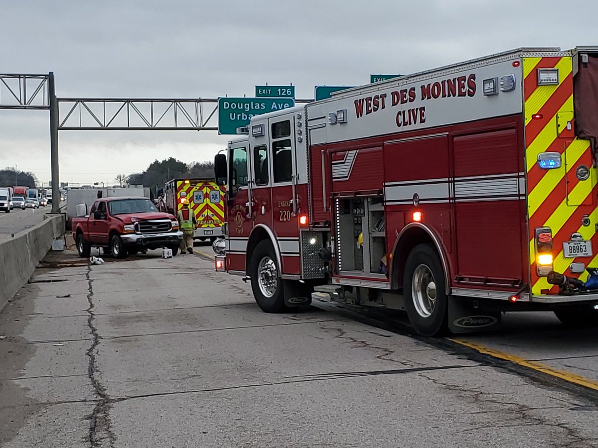 ClivePolice's tweet photo. MM 124.7 NB 35/80 @ Hickman.  Inside lane closed for truck/trailer crash.  No injuries.  Waiting on tow to clear scene.  Please drive slowly through the area or seek alternate routes.  #CPDinfo https://t.co/0pwSK9Vhla