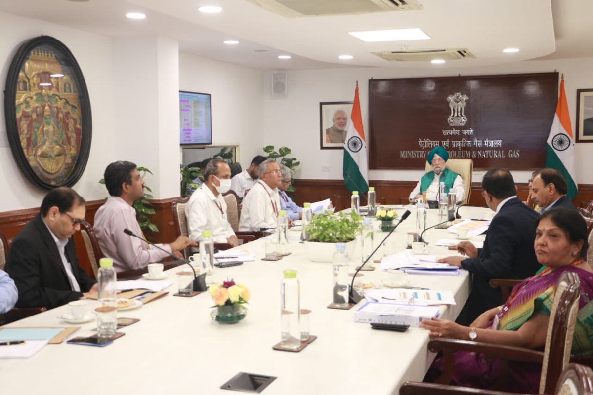 HardeepSPuri's tweet photo. Reviewed the performance &amp; future plans of @ONGC_ 🇮🇳 India’s largest crude oil &amp; natural gas company, contributing around 71% to India’s domestic oil production in a meeting with senior management of the company. https://t.co/DJT8YVR57S