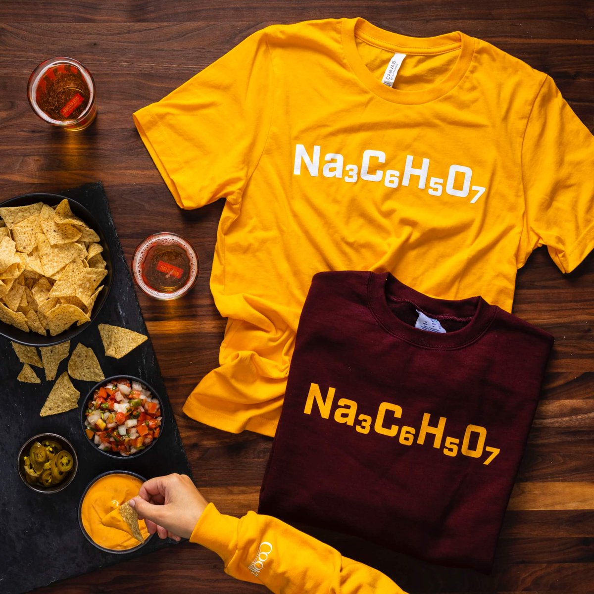 TestKitchen's tweet image. Chèvre is the G.O.A.T.! And Na3C6H507 is the chemical compound for sodium citrate – the ingredient that makes that melty cheese oh so gooey. Shop this apparel and merch: cooks.io/3OTRjoD