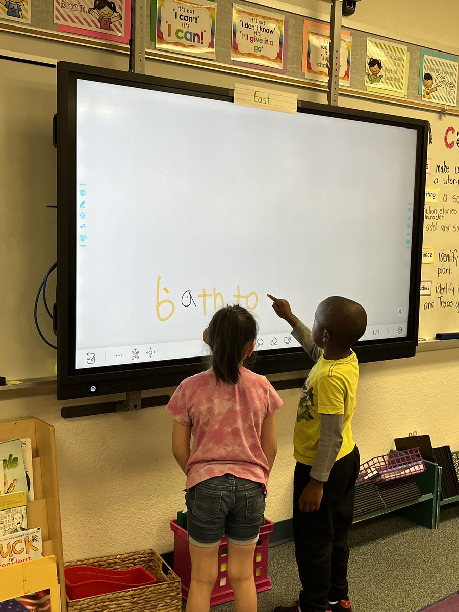 Hahne_Elyse's tweet image. Segmenting 2-3 syllable words and teaming up to write them in #gesshineon #gcisdhumanities