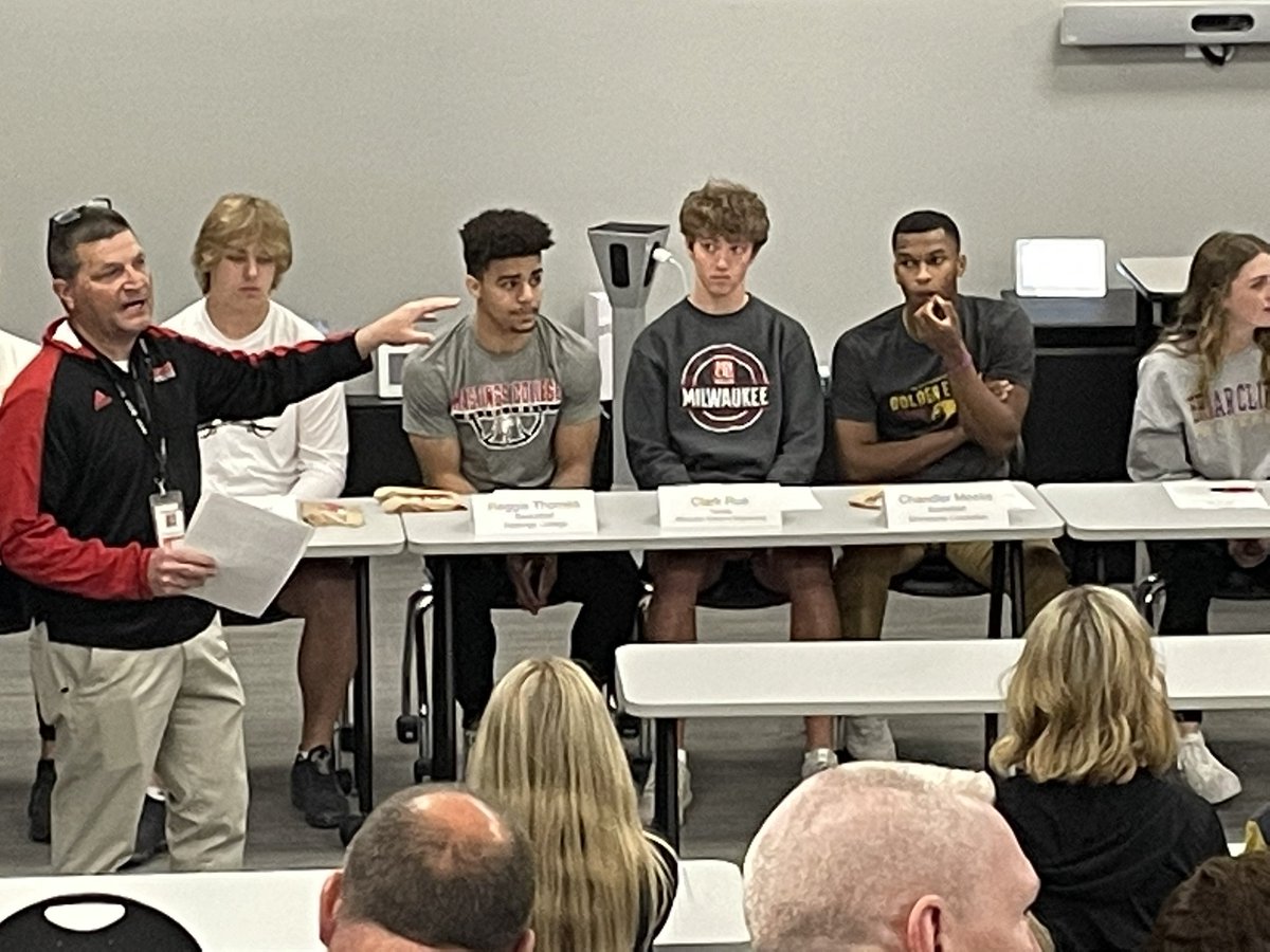 WarriorTennis66's tweet image. HUGE congratulations to Clark Rue for signing on to play tennis at @MSOE_Raiders. They are getting and outstanding individual off the court and on it!