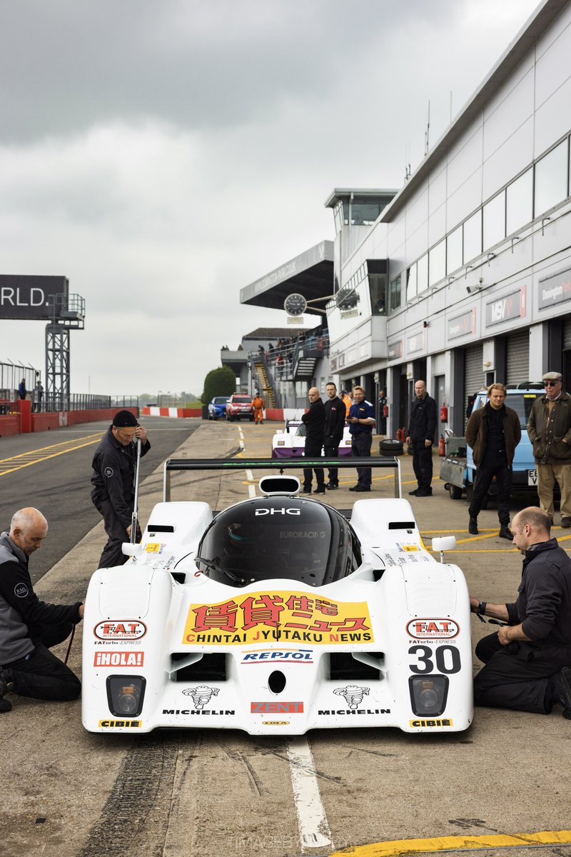 robertovery's tweet photo. T92 #IMAGEBYOVERY @donington_hist @mracinglegends #duncanhamiltonrofgo #lolat92 #juddV10 #pitstop #DHGracing #doningtonhistoricfestival https://t.co/0kpMLISEyH