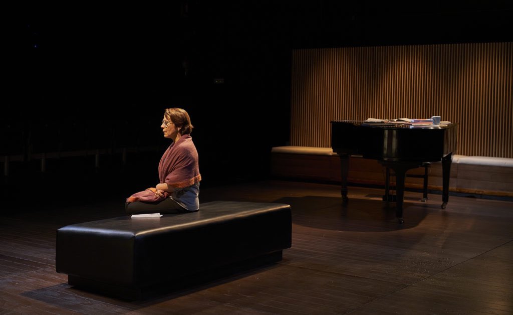 🐦 L’Oreneta és una obra de teatre interpretada per Emma Vilarasau i <a href="/DafnisBalduz/">Dafnis Balduz</a>, el resultat d’una història contemporània als temps que vivim i en un espai ben escollit a <a href="/La_Villarroel/">La Villarroel</a>

✍🏽 <a href="/JoanGas_/">Joan Gas</a>

#loreneta #teatre #cultura #art

ub.edu/revistaangle/2…