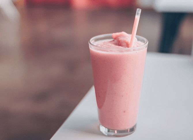 BatidorasCom's tweet photo. La sencillez que supone hacer un batido de fruta bien puede convertirlo en un tentempié de media mañana, una merienda o una cena ligera.
En este artículo hablamos de una variedad exquisita: los frutos del bosque
🍓🍒🥤 

https://t.co/kcsllrSZG9
#smothies #batidosnaturales https://t.co/RGWeHMZvVH