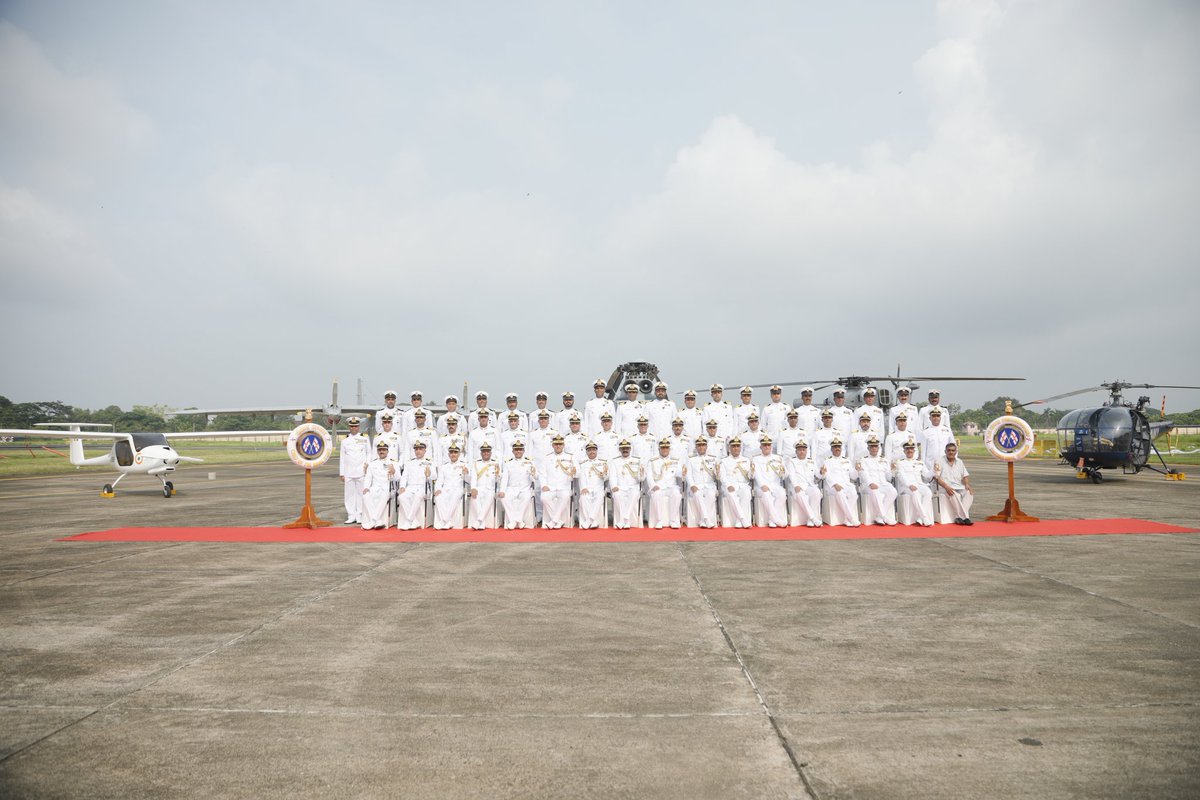 Adm R Hari Kumar, #CNS on behalf of the #PresidentofIndia, conferred the Gallantry & Distinguished Service awards to the recipients during #NavalInvestitureCeremony held at Naval Base, #Kochi today #04May 22.
@rashtrapatibhvn
#हरकामदेशकेनाम

Details⬇️
pib.gov.in/PressReleasePa…