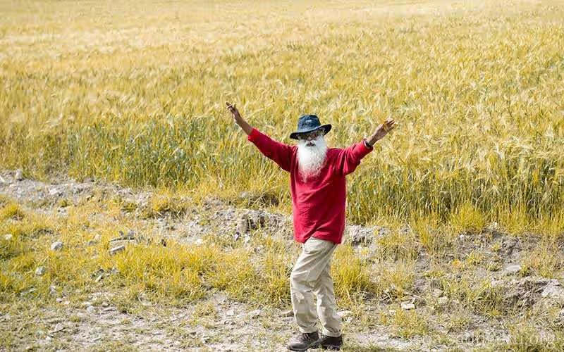 SadhguruQuotes's tweet photo. You do not have to prove anything to anyone. It is wonderful to be alive, to be who you are, and to grow. Ultimately, that’s all that matters. - Sadhguru

#Sadhguru #SadhguruQuotes https://t.co/KUwl8tov0e
