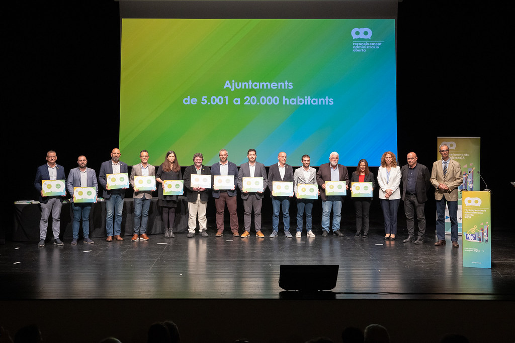 ajalella's tweet photo. 📜 Ahir, el regidor de Serveis Interns, @IPAYAT, va recollir el reconeixement que atorga el @ConsorciAOC a les administracions catalanes capdavanteres en administració digital i govern obert per la seva Maduresa Digital #Alella #Maresme

ℹ️ Més informació: https://t.co/nAow7gSQ4e https://t.co/BtDaXY76J8