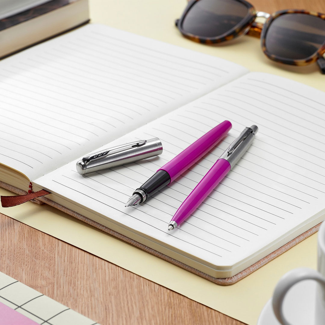 PenSenseGifts's tweet photo. The #JotterOriginal is a fun vibrant pen that will meet all of your daily writing needs 🌈

Shop now >> https://t.co/72gwriPTYe

-

#ParkerPen #JotterOriginals #WritingInspiration #PenandInk #Parker #WritersofInstagram  #montblancpen #fountainpengeeks #fountainpencommunity https://t.co/cgRoIDqnWY