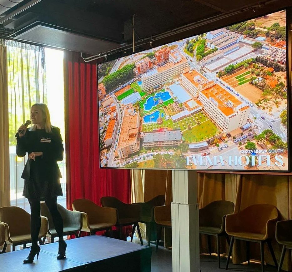 Saizar_K's tweet photo. ✔️ LA PROMOCIÓN DE DESTINOS ES CRUCIAL PARA LA RECUPERACIÓN DEL MICE
Hoy hemos asistido en Roadshow en Oslo promocionando el destino de MICE de #lloretdemar que fue organizado por @CostaBravaCB
También hemos visitado algunas agencias locales.
#eveniamice
#palaudecongressosolympic https://t.co/7juJQlcouK