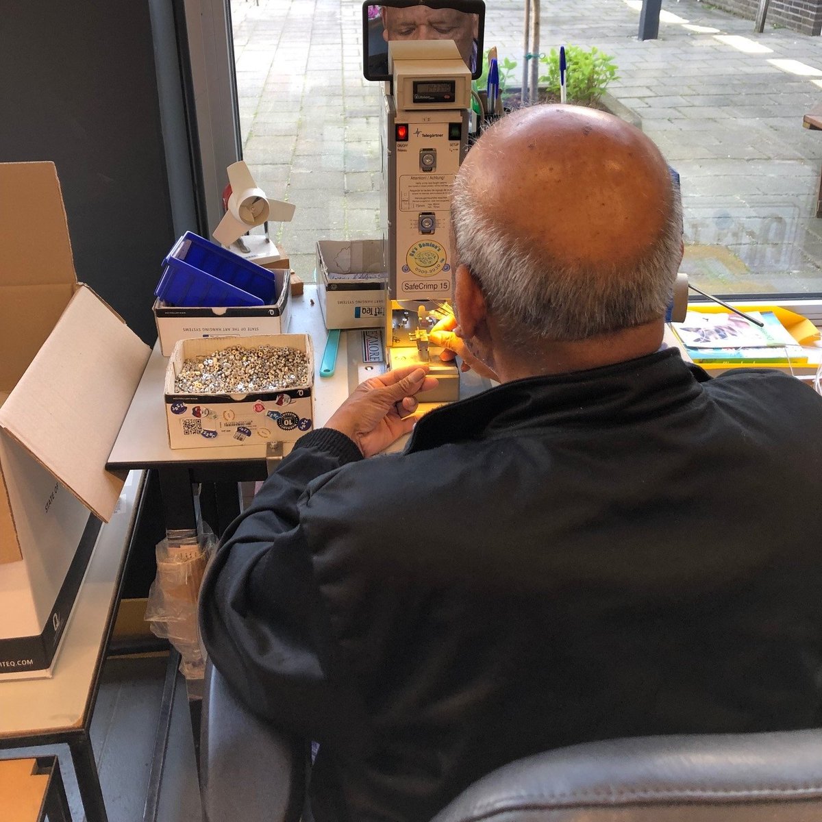 Eyevolution_Ltd's tweet photo. Behind the scenes at Artiteq
Artiteq has been working with the Diamant group for more than 20 years and in this way they support persons with disabilities by providing jobs tailored to their needs and make them feel part of society. A large part of the production is located there https://t.co/7BRBJKs5sK