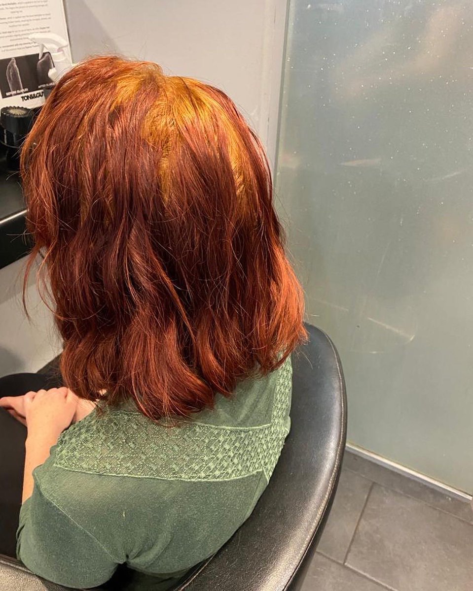 Fabulous red tones added to our client today by Technical/ Style Director Jo ❤️
.
.
.

<a href="/toniandguyworld/">TONI&GUY</a> #toniandguy #toniandguyworld #toniandguyuk #labelm #labelmuk #hair #hairdressing #salon #preston