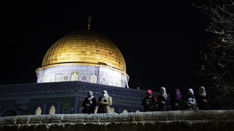almayadeen_es's tweet photo. Fuerzas de ocupación impiden llamada a la oración en la mezquita de Al-Aqsa https://t.co/BdcxkkxwTR #AlAqsa #Mezquita #Jerusale #AlQuds #4Abril #Israel #Musulman https://t.co/ppCSpl7RqJ