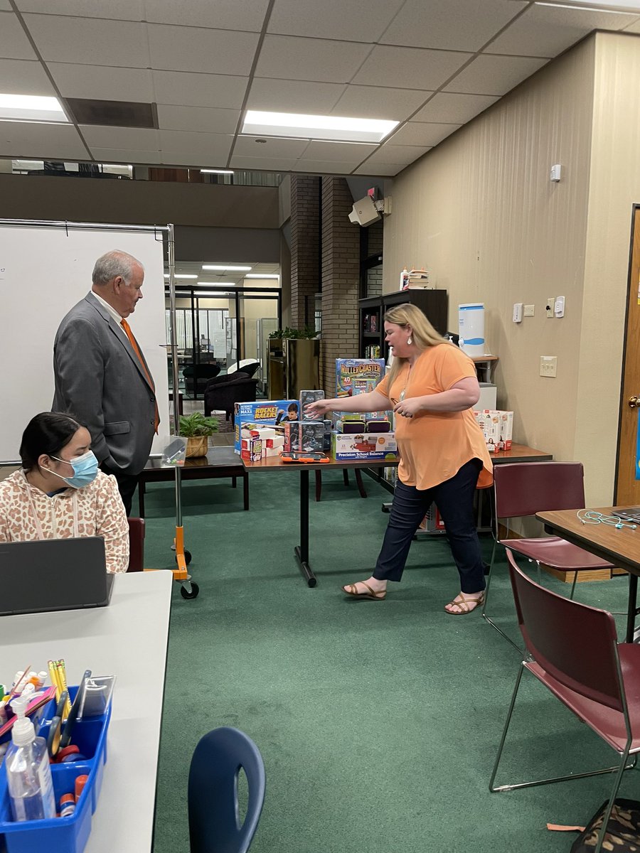 bjohns2929's tweet photo. Congratulations to @IlearnLC teacher @spedgeek Beth Lockhart on receiving a $3,500 @TVAnews STEM grant. Thank you to our partners Shannon Littleton of Lenoir City Utilities Board and @MayorAikens for supporting STEM education in Lenoir City. @ChrisSmallen #TVASTEM https://t.co/rv3lRLT6mF