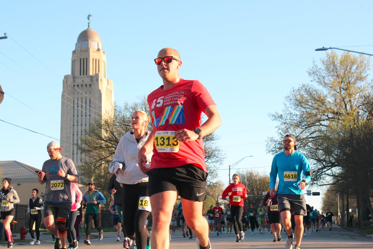 ANerdsHen's tweet photo. Three years ago I had an idea of a picture to take for the @LincolnMarathon, this year, I finally took that picture.

A special shout out to all the people who chose to wave/pose for photos, you made it extra fun. https://t.co/6g8kitKCqB