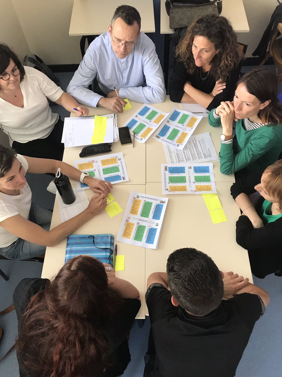 Ça phosphore aussi chez nos témoins innovants <a href="/CEyrieux/">Collège De l'Eyrieux</a> (labo des pratiques) La Voulte (classe de cycle) La Rochette (classe coopérative)… la Journée Acad de l’expérimentation c’est aussi des rencontres inspirantes !@Cardie_Grenoble