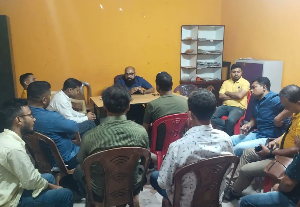 mriganka_dr's tweet photo. #baithaks makes party stronger.. today with #kishanmorcha Dist President, Mandal President & Karyakartas @BhabeshKalita11 @PhanindranathS3 @BJP4India @BJP4NALBARI @BJP4Assam https://t.co/hNYi303EBu
